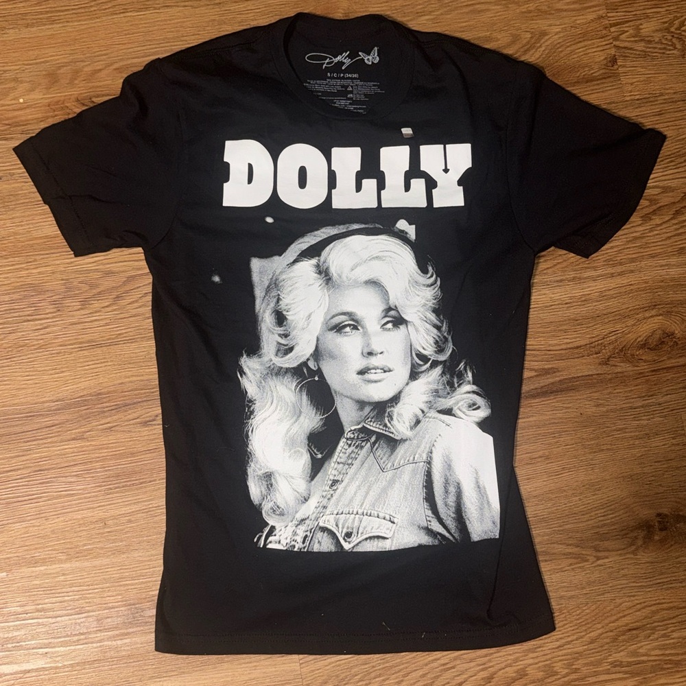 DOLLY Parton Graphic Tee with Dolly Portrait - Black & White NEW